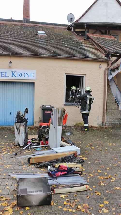 Schwelbrand bei Drogerie Müller in Weißenburg