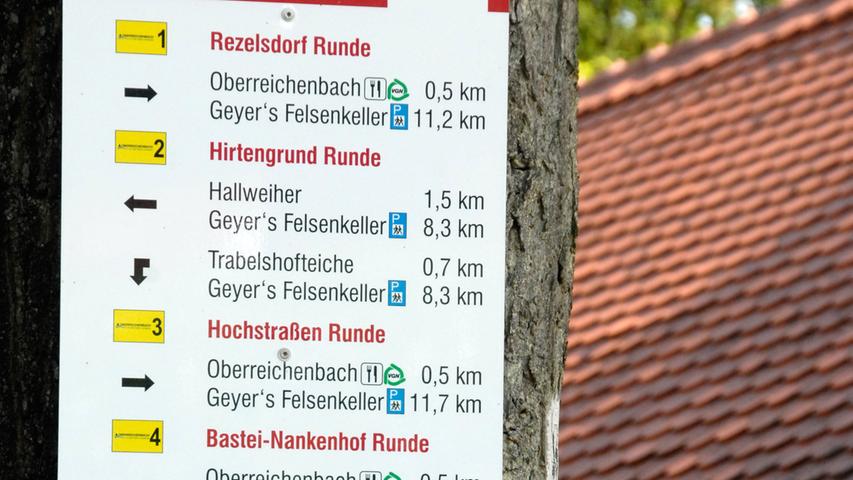 Und aus Oberreichenbach geht es direkt in die Natur. Wege gibt es genug. Dieses Schild steht übrigens ...