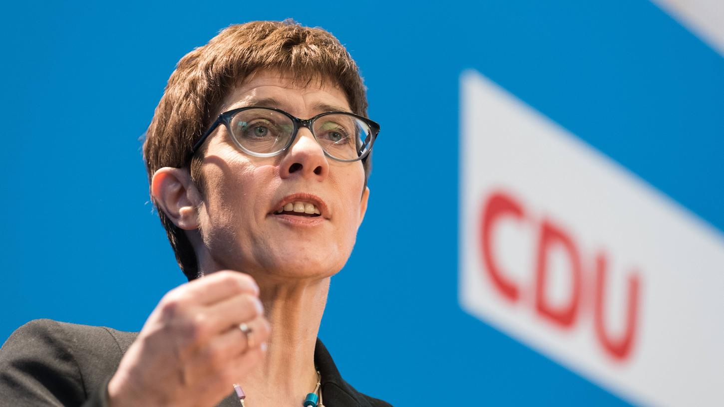 Die neue CDU-Vorsitzende Kramp-Karrenbauer wurde nur mit knapper Mehrheit gewählt. Kann sie der Partei zu neuem Schwung verhelfen?