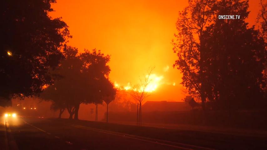 Waldbrände in Kalifornien: Flammenmeer bedroht Anwohner