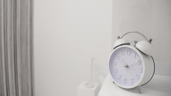 Am besten ziehen Sie sich für dieses Abenteuer schön bunt an, denn: Sie betreten eine fremde Welt, eine Welt ohne Farben. Bei Ihrer Reise arbeiten Sie mit reinem Weiß und tiefstem Schwarz. Sie müssen die Farben zurückbringen - in einer Stunde. Das Spiel ist für zwei bis acht Teilnehmer. Es kostet zwischen 99 und 208 Euro. Öffnungszeiten und Details gibt es auf der Homepage.