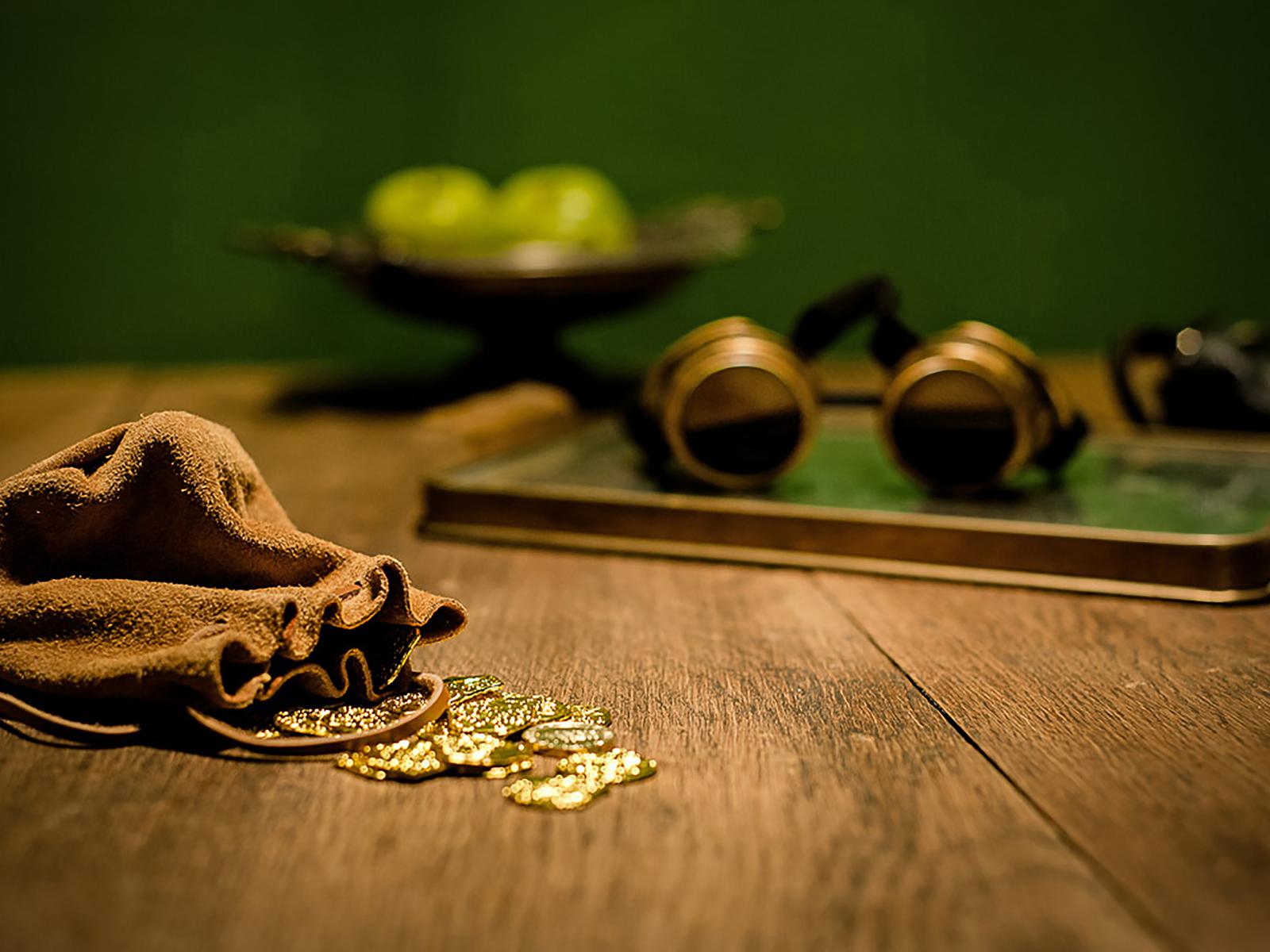 Wir schreiben das Jahr 1876. Sie stehen nicht länger in Nürnberg, sondern vor dem Haus des berühmten Magiers Samson von Wittelsbach. Hat er wirklich vor, die Macht im Land an sich zu reißen? Und was für Überraschungen hält sein Haus wohl für Eindringlinge bereit, die ihm seinen Zauberstein nehmen wollen? Wenn Sie verhindern wollen, dass er die Weltherrschaft übernimmt, haben Sie nur eine Stunde Zeit... Das Spiel ist für zwei bis acht Teilnehmer. Es kostet zwischen 99 und 208 Euro. Öffnungszeiten und Details gibt es auf der Homepage.