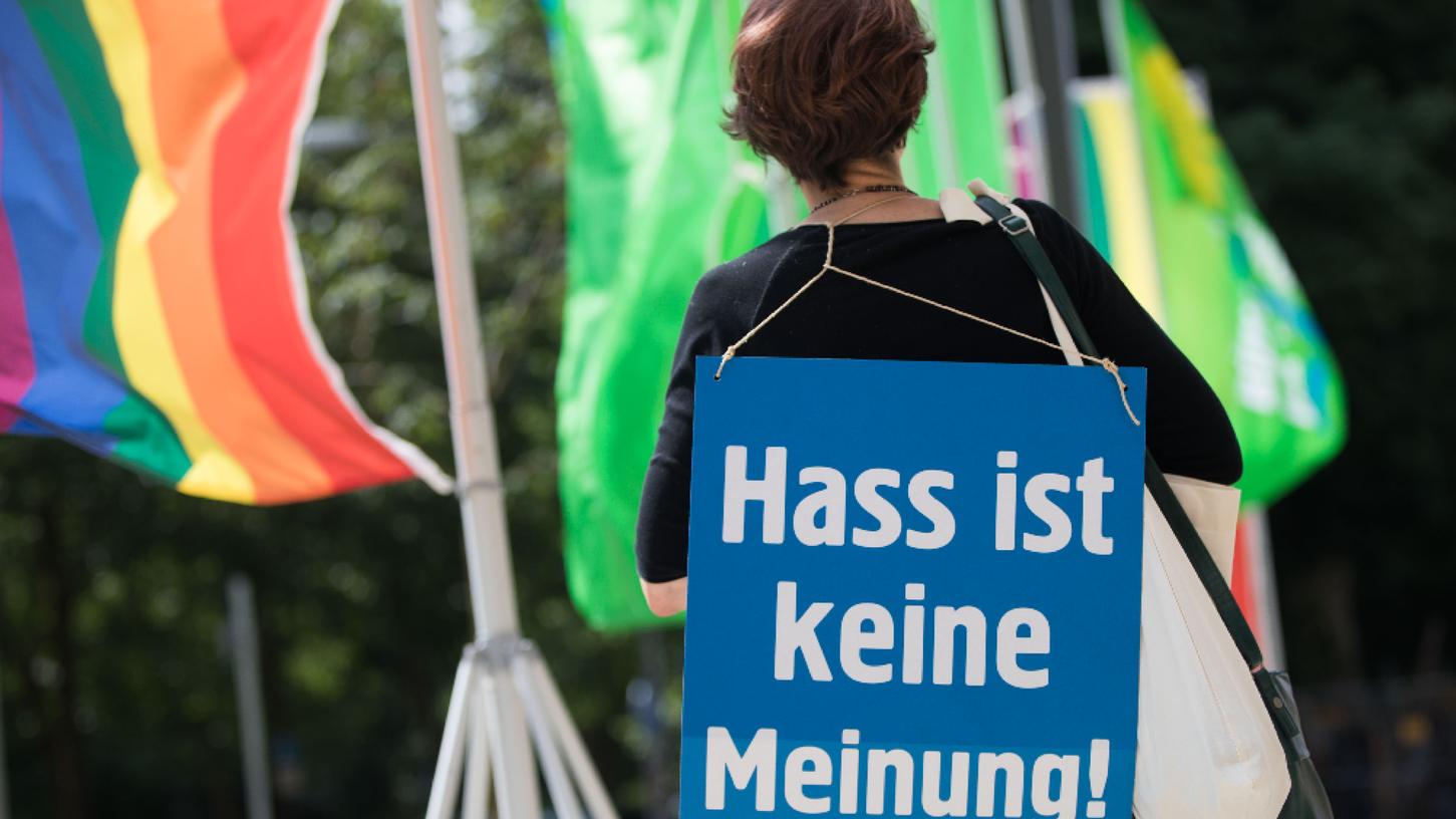 Hass-Rede gibt es nicht nur im Internet Hass-Rede gibt es nicht nur im Internet