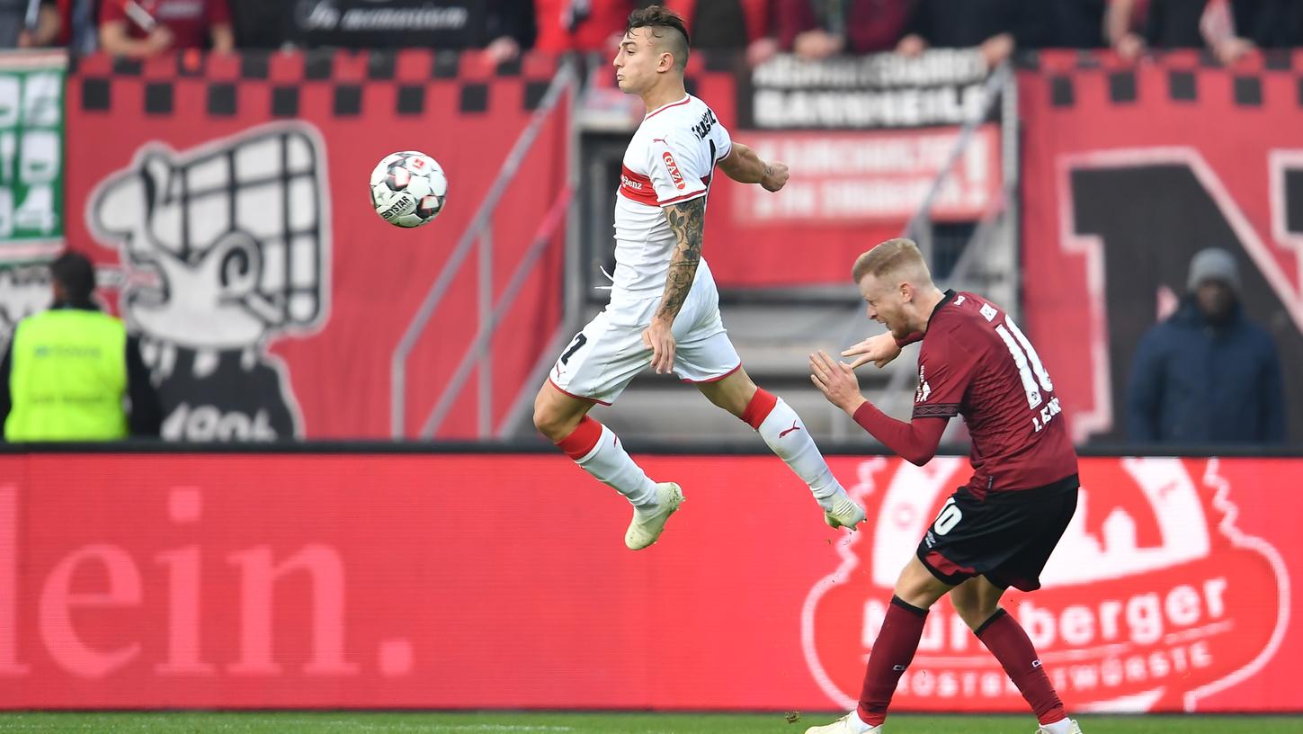 Und auf einmal ist die Stuttgarter Brust breit: Der VfB war am Samstag obenauf, Kerks Nürnberg blieben derweil am Boden. Und auf einmal ist die Stuttgarter Brust breit: Der VfB war am Samstag obenauf, Kerks Nürnberg blieben derweil am Boden.