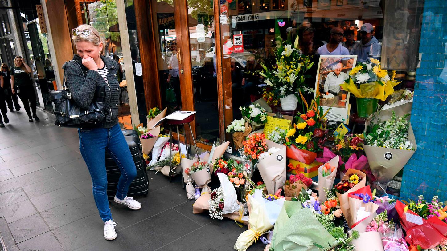 Nach der Messerattacke in Melbourne stehen manche Einwohner unter Schock. Als Held wird ein Obdachloser gefeiert, der bei der Entwaffnung des Täters geholfen hat.