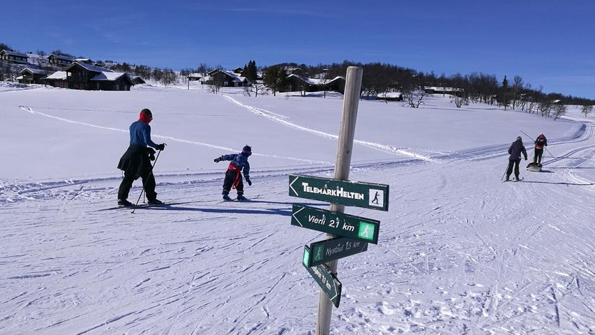 Die norwegische Provinz Telemark steht für traditionellen Wintersport in toller Landschaft. Dabei ist die skurrile Technik selbst hier nur was für wenige Spezialisten. Die Skigebiete an sich bieten unverfälschte Natur und viel Ruhe für echte Kenner. Anreisen kann man unter anderem mit der Fähre ab Dänemark.