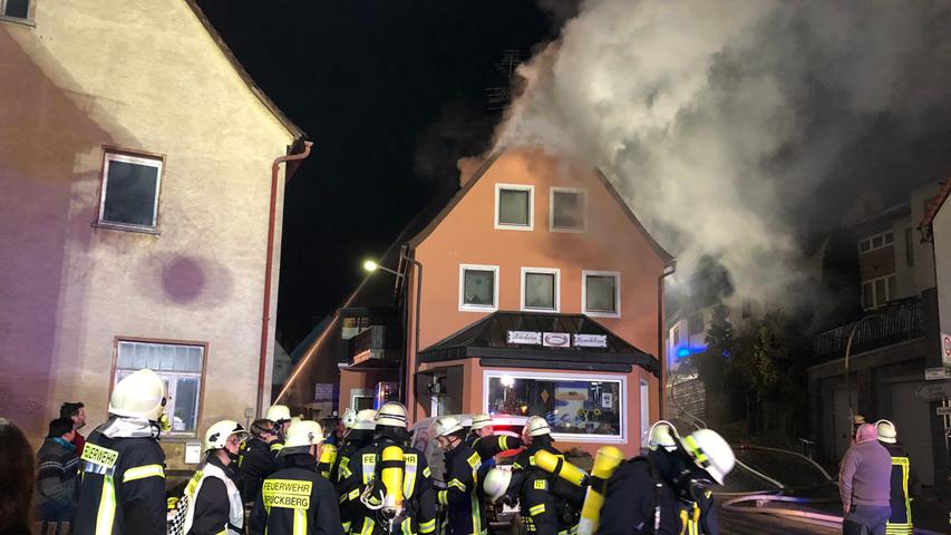 Hoher Sachschaden bei Ansbach: Dachstuhl brannte