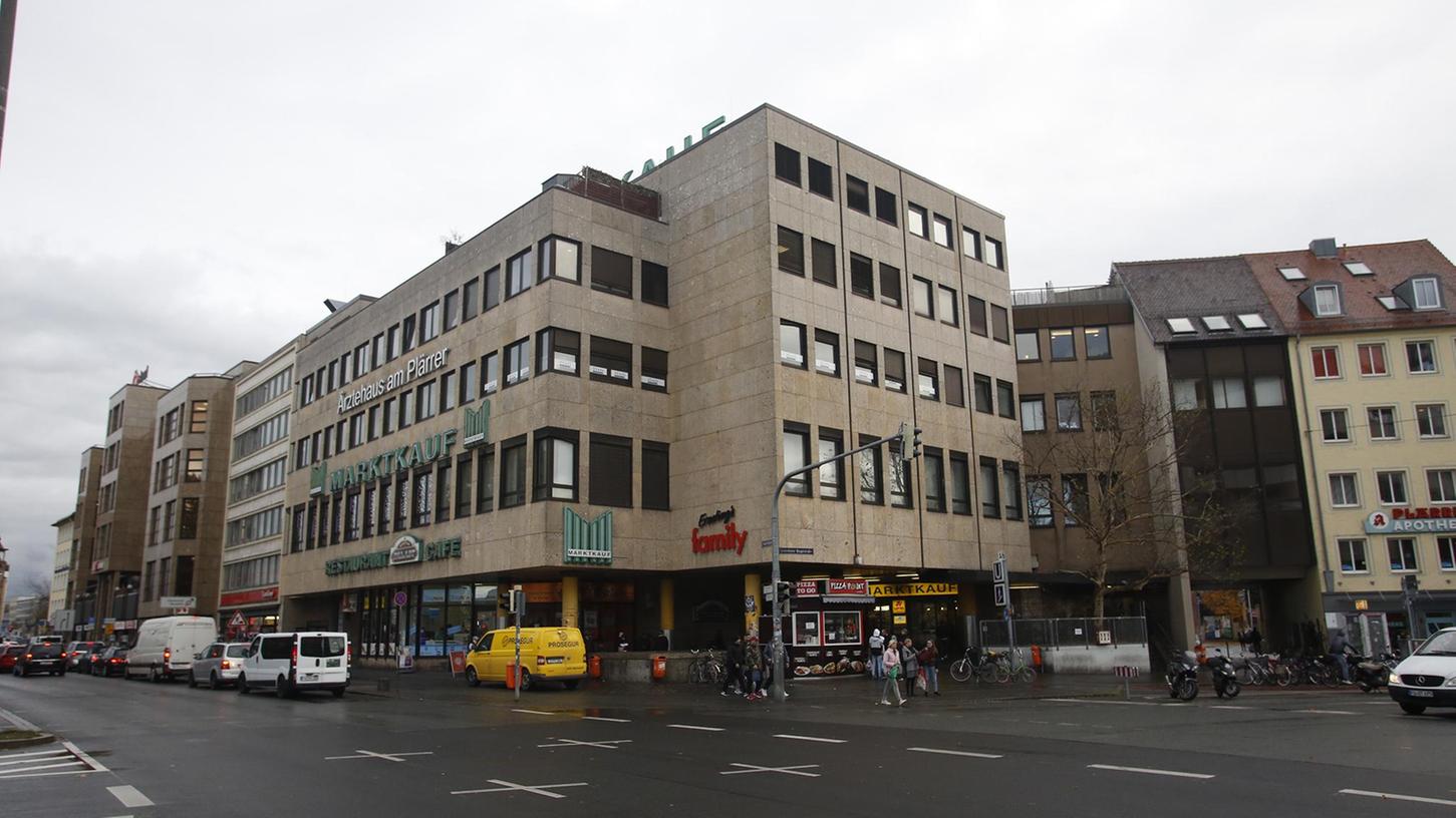 Die SPD fordert jedenfalls die Konzernleitung auf, ihrer unternehmerischen Verantwortung gerecht zu werden und die Beschäftigten nicht im Regen stehen zu lassen. Die SPD fordert jedenfalls die Konzernleitung auf, ihrer unternehmerischen Verantwortung gerecht zu werden und die Beschäftigten nicht im Regen stehen zu lassen.