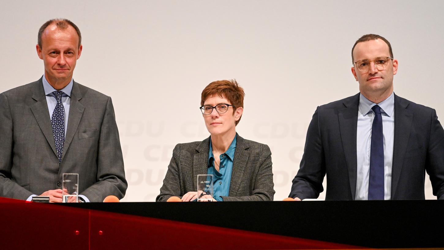 Auf der ersten CDU-Regionalkonferenz präsentierten sich Ex-Unionsfraktionschef Friedrich Merz, Generalsekretärin Annegret Kramp-Karrenbauer und Gesundheitsminister Jens Spahn (v.l.n.r.).