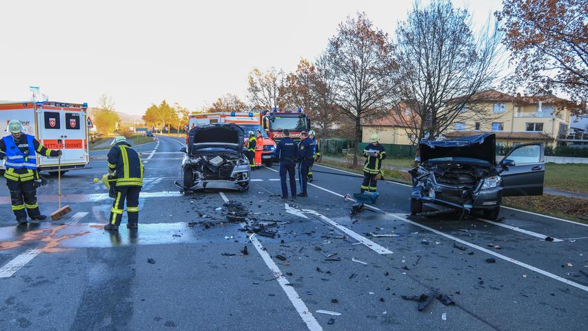 Drei Verletzte: Mercedes fährt in Pödeldorf frontal in Audi