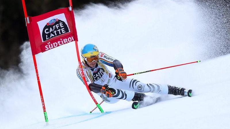 So schwungvoll würde Felix Neureuther sicher gerne auch beim Stangenlauf in Levi die Piste hinabrauschen. Doch kann das Ski-Ass in Finnland überhaupt antreten?