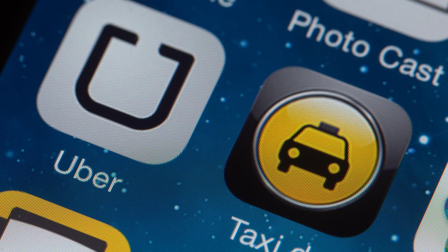 Nach zahlreichen Debatten ist Uber in Frankfurt zurück. Über 100 Fahrzeuge sollen im Namen des Vermittlungsdienstes in der Großstadt unterwegs sein.