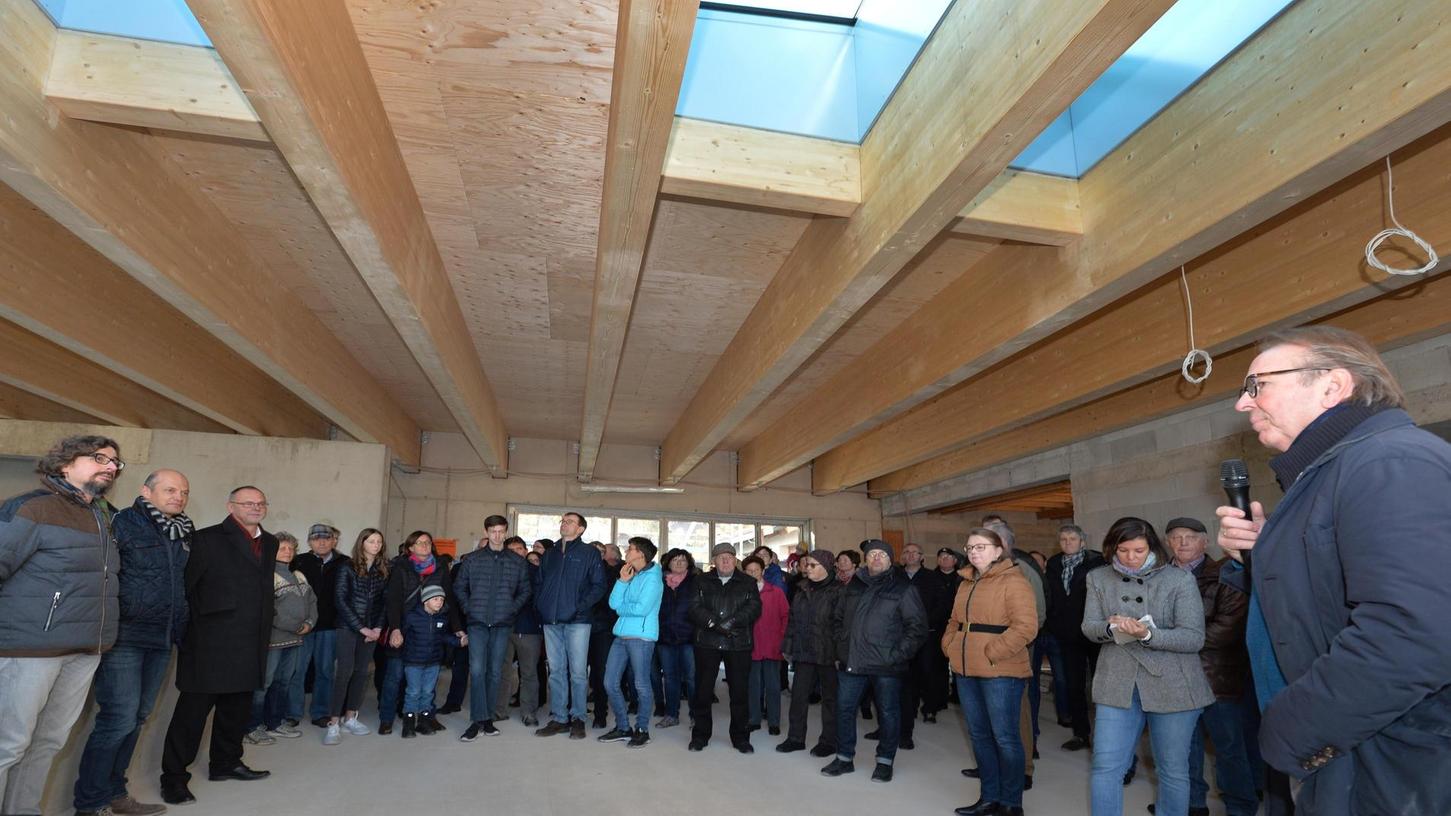 Bürger besichtigten Baustelle der Grundschule Pilsach