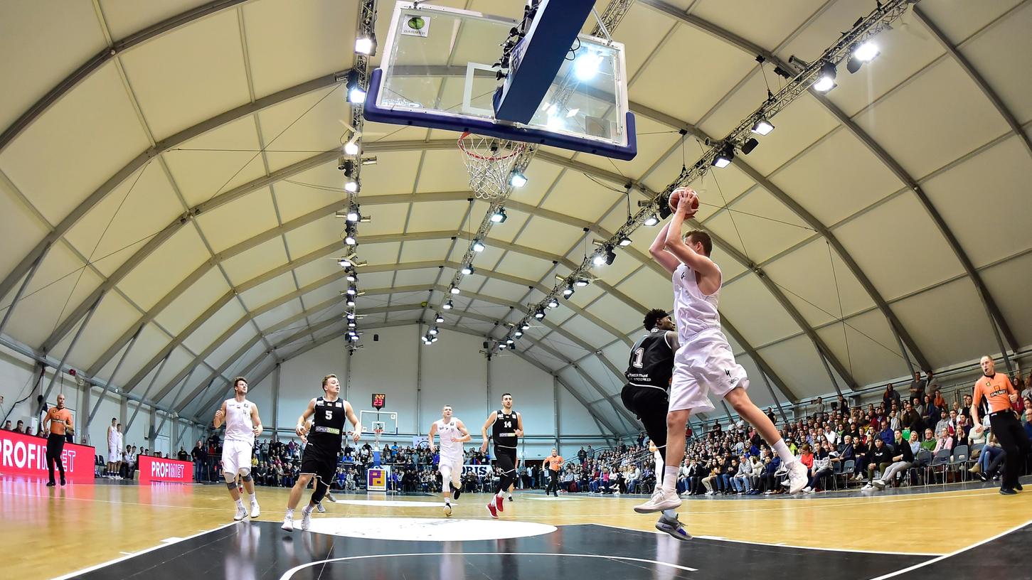 Die Falcons suchen eine Heimat für die Basketball-Bundesliga. Nürnbergs Sportbürgermeister bringt nun das Messegelände ins Spiel.