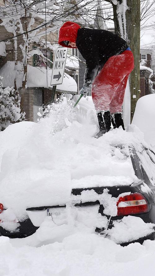 Das kann teuer werden – Schnee auf dem Autodach: Bußgeld 25 Euro
