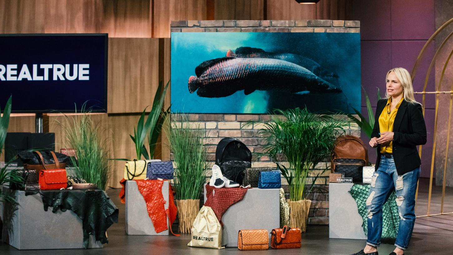 Caroline Hirt aus der Schweiz hat Luxus-Handtaschen aus Fischhaut im Gepäck.