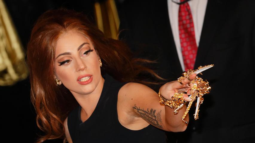 Werbedeals, 66 Konzerte und ein Kinofilm bescherten Lady Gaga im vergangenen Jahr ein Einkommen von 50 Millionen Dollar. Sie hat es damit unter die Top fünf geschafft.