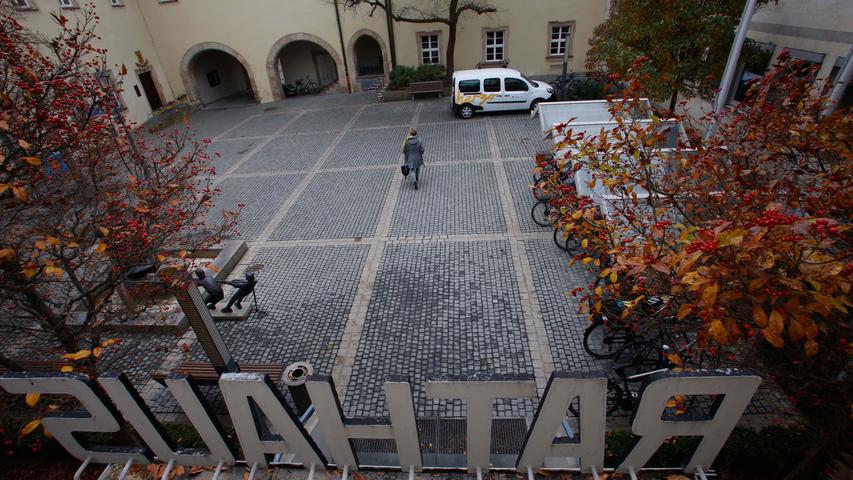 Foto: Eduard Weigert 21.11.18....Rathaus Herzogenaurach..der Gebäudeteil aus den 60er Jahren wird abgerissen werden