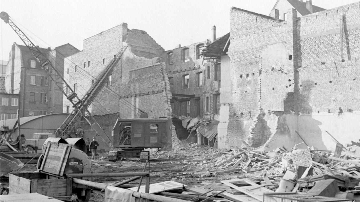 26. November 1968: Alte Gebäude weichen