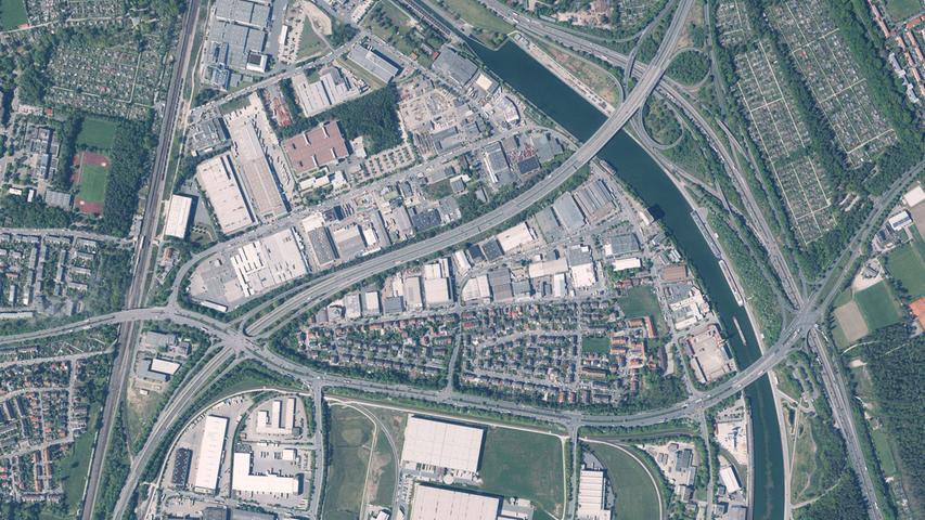 Heute ist der Nürnberger Hafen ein modernes Logistikzentrum, in dem aber deutlich mehr Waren auf der Straße und der Schiene umgeschlagen werden als auf dem Hafen.