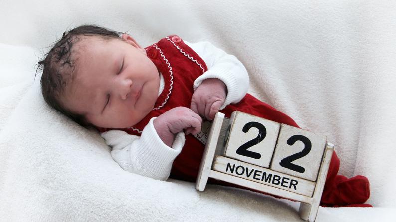 Lia kam, wie man sieht, am 22. November zur Welt. Sie wog dabei 3640 Gramm bei 53 Zentimetern.