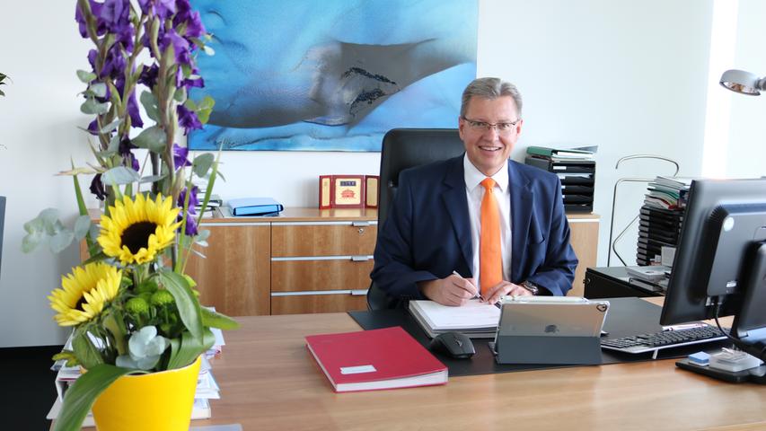 Eine kräftige Gehaltsteigerung von über 27 Prozent erhielt der Geschäftsführer der NürnbergMesse Roland Fleck. Sein Jahresgehalt belief sich im Jahr 2018 auf 354.000 Euro.