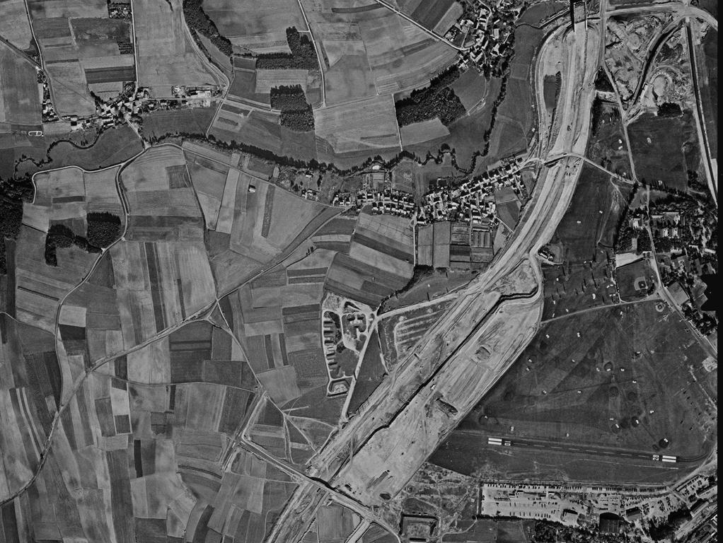 Am 17.10.1970 hat die Kanalbaustelle die Atzenhofer Landschaft schon radikal verändert.