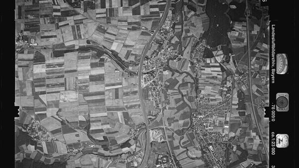 1978 ist der Kanal mit Wasser gefüllt, der Schuttberg wächst und wächst.