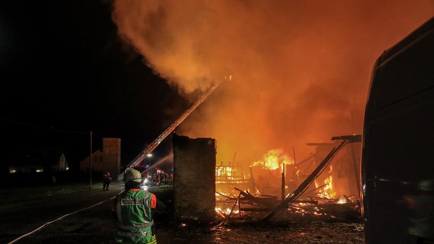  Brand verwüstet Schreinerei in Burghaslach