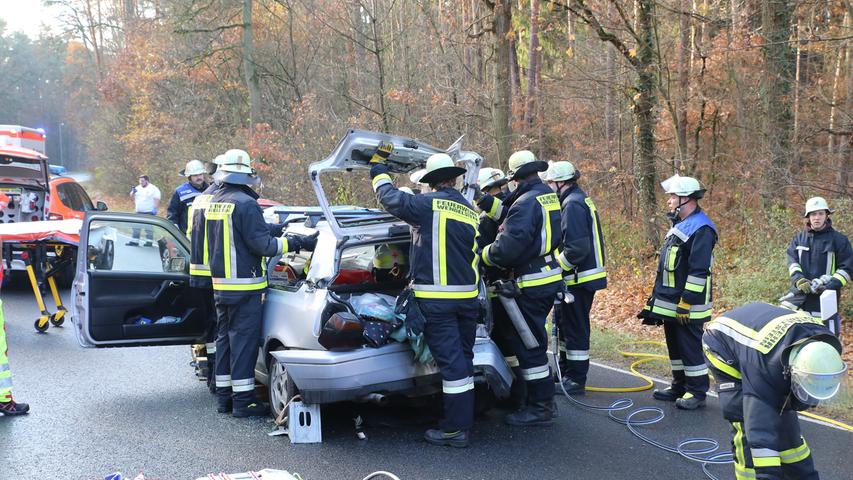 Renault prallt bei Wendelstein in VW: Vier Verletzte