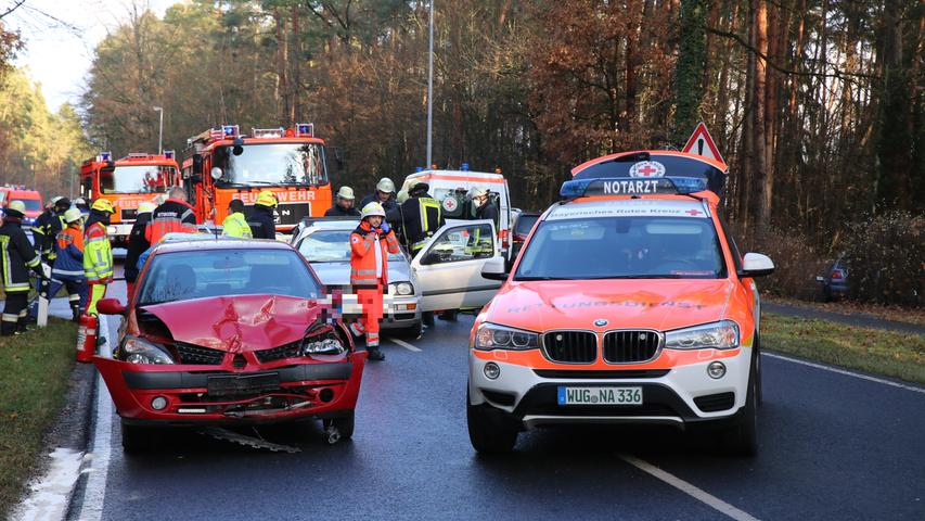 Renault prallt bei Wendelstein in VW: Vier Verletzte
