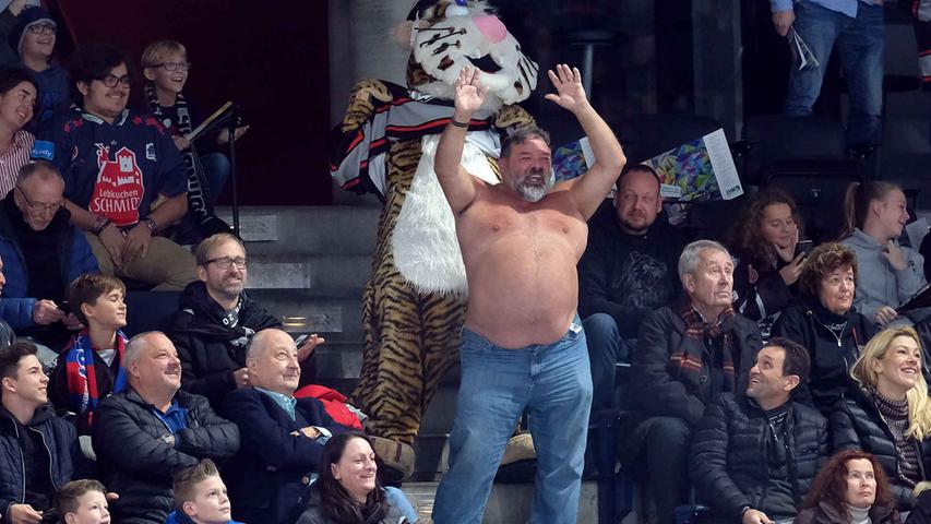 Orange-Flut und Twistman-Tanz: Die Bilder zum Sieg der Ice Tigers