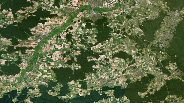 Die letzten beiden Bilder zeigen keine Veränderungen, sondern die Möglichkeiten der Luftbildfotografie. Hier ist der Aischgrund südlich von Höchstadt (am oberen Bildrand zu erkennen) auf einem "normalen" Luftbild zu sehen, die unzähligen Fischweiher sind aber auf dieser Aufnahme nur schwer auszumachen.