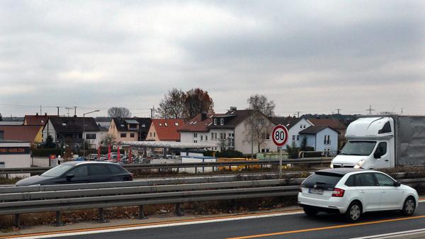 Etwas länger dauert es nur mit dem Lärmschutz an der A73 im Bereich Eltersdorf. Während Eltersdorf-West schon 2021 aufatmen kann, wird sich die Errichtung des Lärmschutzes für Eltersdorf-Ost bis ins Jahr 2022 hineinziehen.