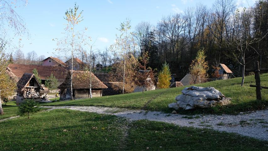 Das Ethno-Dorf Selo, eine Art Freilandmuseum:  Bad Windsheim auf Serbo-Kroatisch.