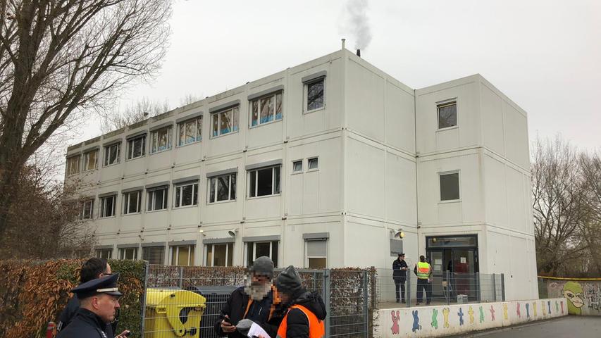 Fürther Schule evakuiert: Viele Verletzte nach Toilettenbrand