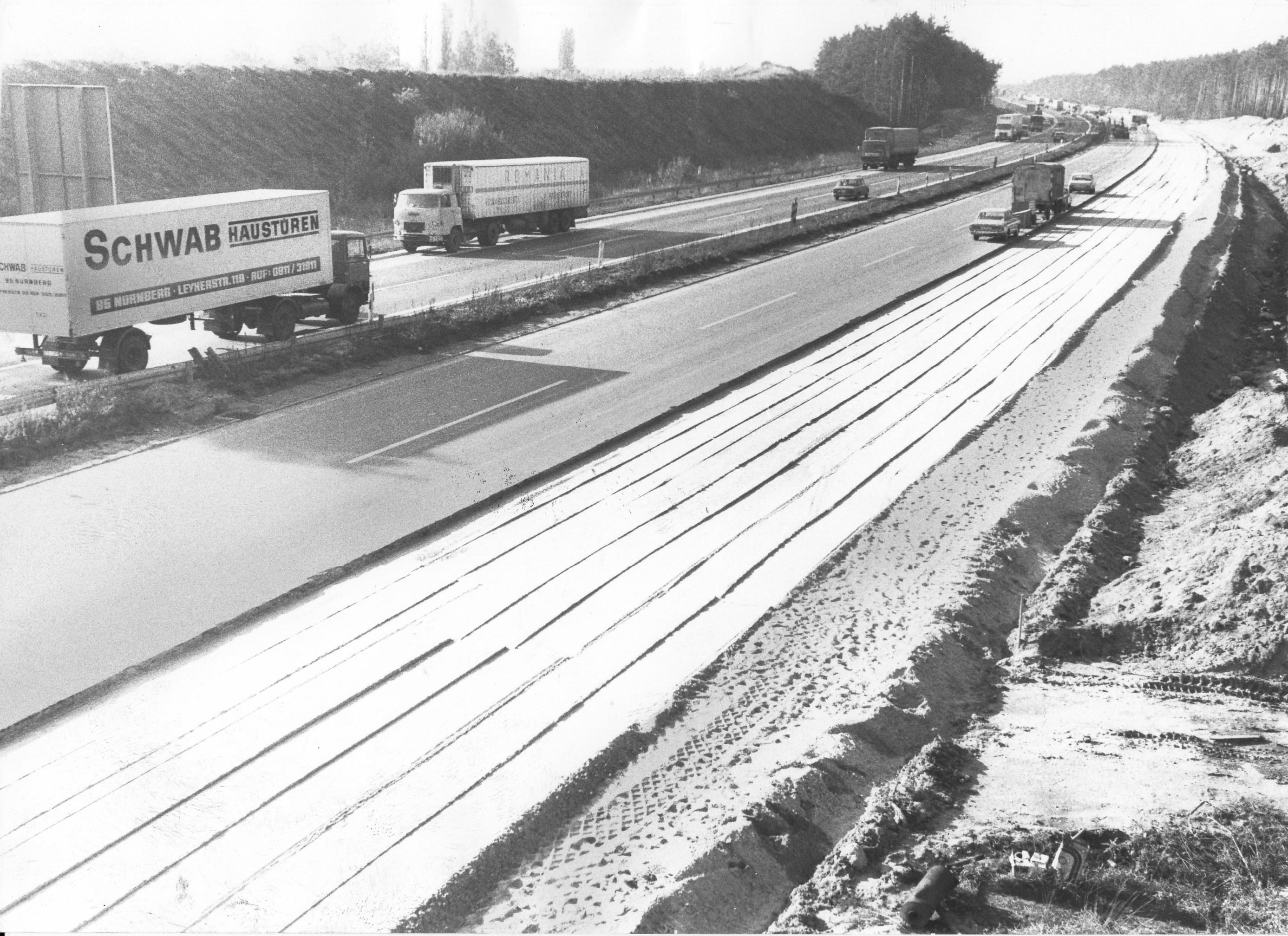 Bei Nürnberg-Buchenbühl wurde die A3 1977 bereits auf sechs Fahrspuren erweitert.