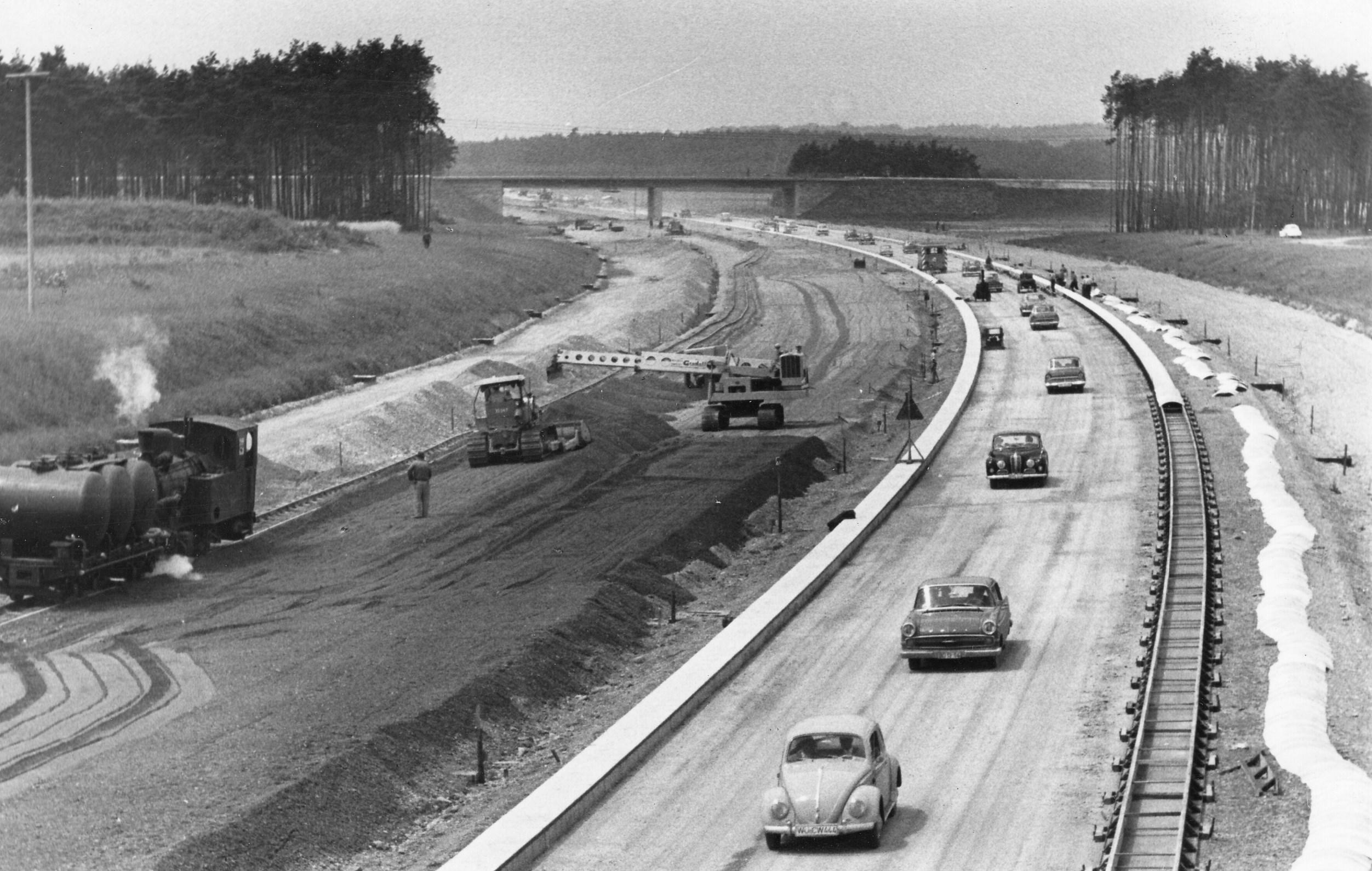 Zwischen Frauenaurach und Tennenlohe ist die Frostschutzdecke auf der A3 soweit fertiggestellt, dass sie von der Kolonne eines hochrangigen Politikers und seiner Begleiter befahren werden konnte.
