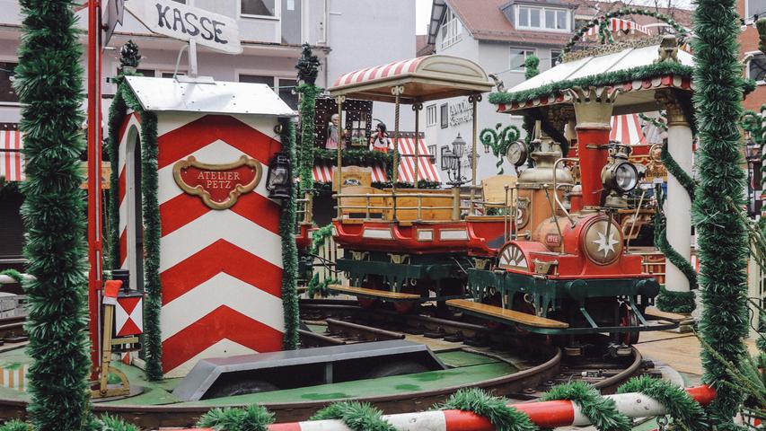 Neben dem Nostalgiekarussell wartet auf der Kinderweihnacht auch wieder die Dampfeisenbahn auf alle jungen Besucher.