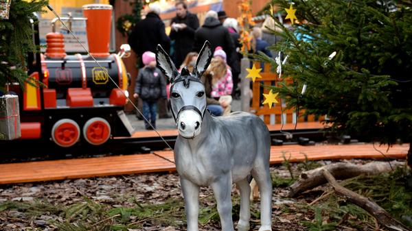 Weihnachtsmarkt Fürth Wo? Auf der Fürther Freiheit. Wann? 28. November bis 23. Dezember 2019. Öffnungszeiten: Täglich von 10 bis 21 Uhr. An allen Wochentagen und natürlich an den Wochenenden gibt es Musik von Spielleuten, Zauberei, Gauklerei und am Abend immer ein großes Feuerspektakel! Kinder können sich auf Fahrgeschäfte und die "lebende Krippe" mit echten Schafen freuen. Parallel dazu findet der Mittelaltermarkt statt.