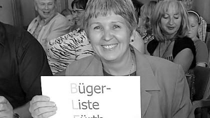 SPD mit Polizeischutz, Bürger ohne r SPD mit Polizeischutz, Bürger ohne r