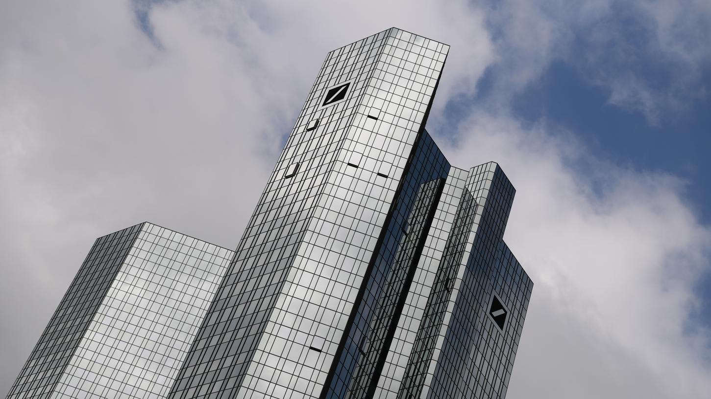 Auf der Suche nach Beweisen zu Geldwäschevorwürfen haben insgesamt 170 Ermittler am Donnerstagmorgen Geschäftsräume der Deutschen Bank durchsucht.