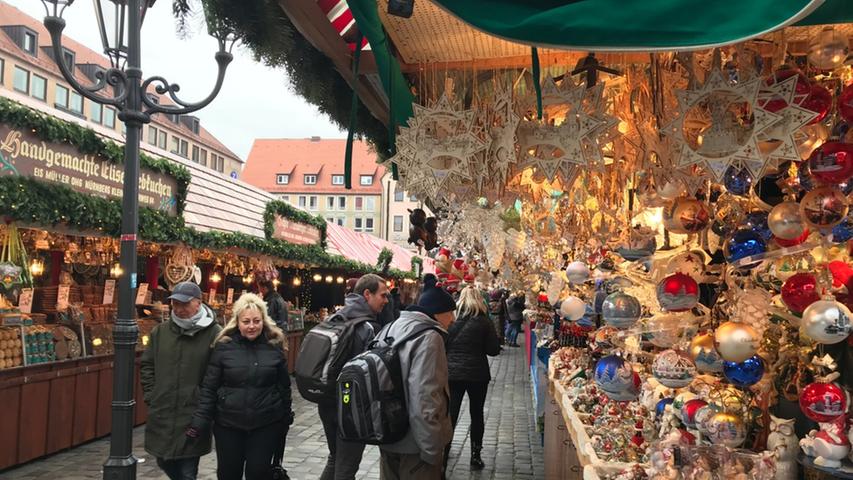 Am Freitag wurde der Christkindlesmarkt in Nürnberg endlich eröffnet. Während sich die Besucher am Freitagmorgen bereits zwischen den leuchtenden Buden hindurchschlängelten,...
