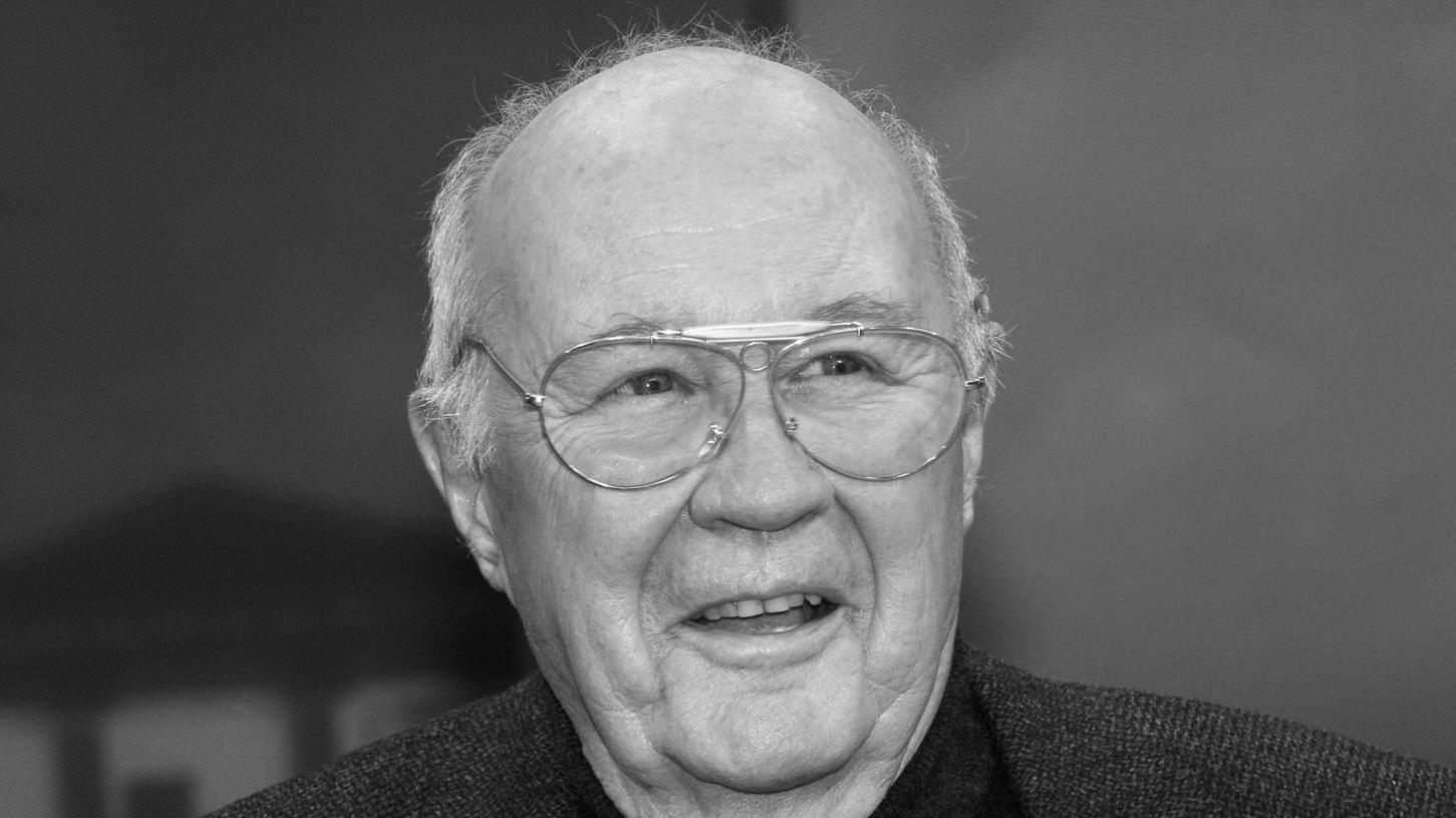Dagobert Lindlau ist nach Angaben des Bayerischen Rundfunks am Freitag im Alter von 88 Jahren in Vaterstetten bei München gestorben.