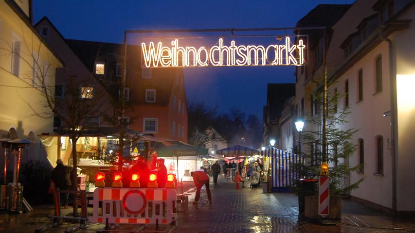 Mit Prolog und Laternen: Weihnachtsmarkt in Stein ist eröffnet