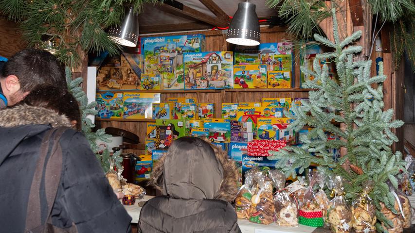 Lichterglanz und Budenzauber: Zirndorfer Weihnachtsmarkt eröffnet