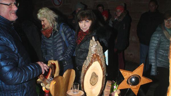 Die Vielfalt von Holz im Kunsthandwerk demonstrierte Theresia Huber aus Heideck.