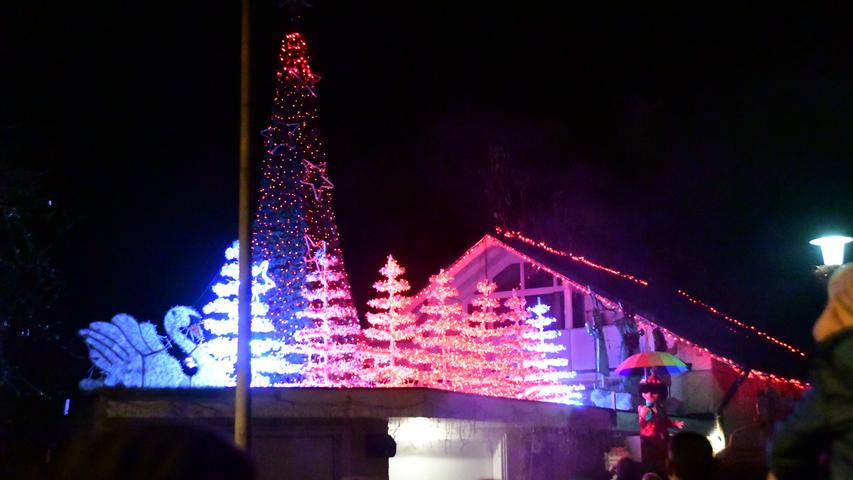 100.000 Lichter: Das Neumarkter Weihnachtshaus leuchtet