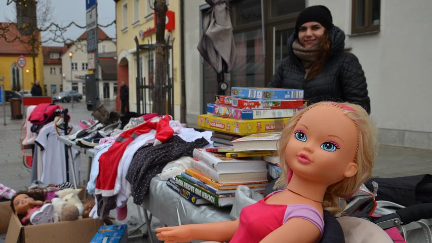 Puppe zum Schnäppchenpreis: Für ihr einen Meter große Plastik-Lady verlangte Marina Sarkisyan gerade mal 5 Euro.