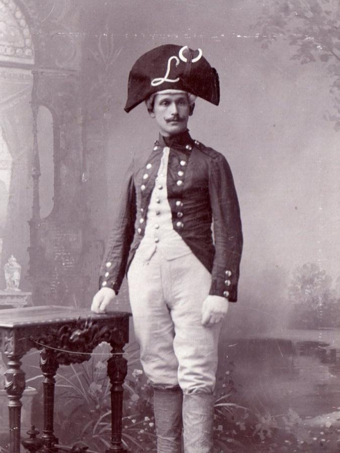 Albert Trömmer in Gala-Uniform, in der er Kaiser Wilhelm II als Mundschenk bediente, als dieser vor dem Krieg Trömmers Regiment besuchte.